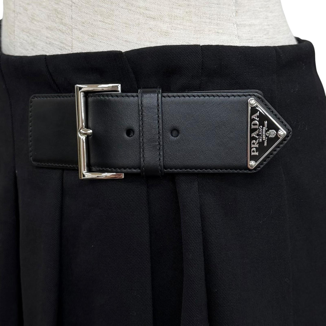 Excellent PRADA Pleated skirt black Virgin wool Women 36 P123UE