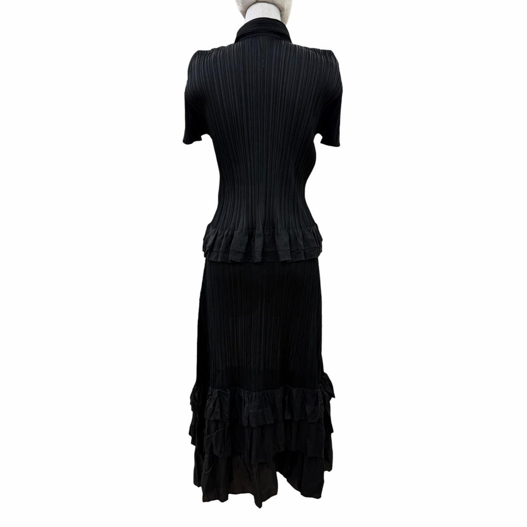 Great PLEATS PLEASE two-piece set Silk-paneled tiered T-shirt and skirt black 3