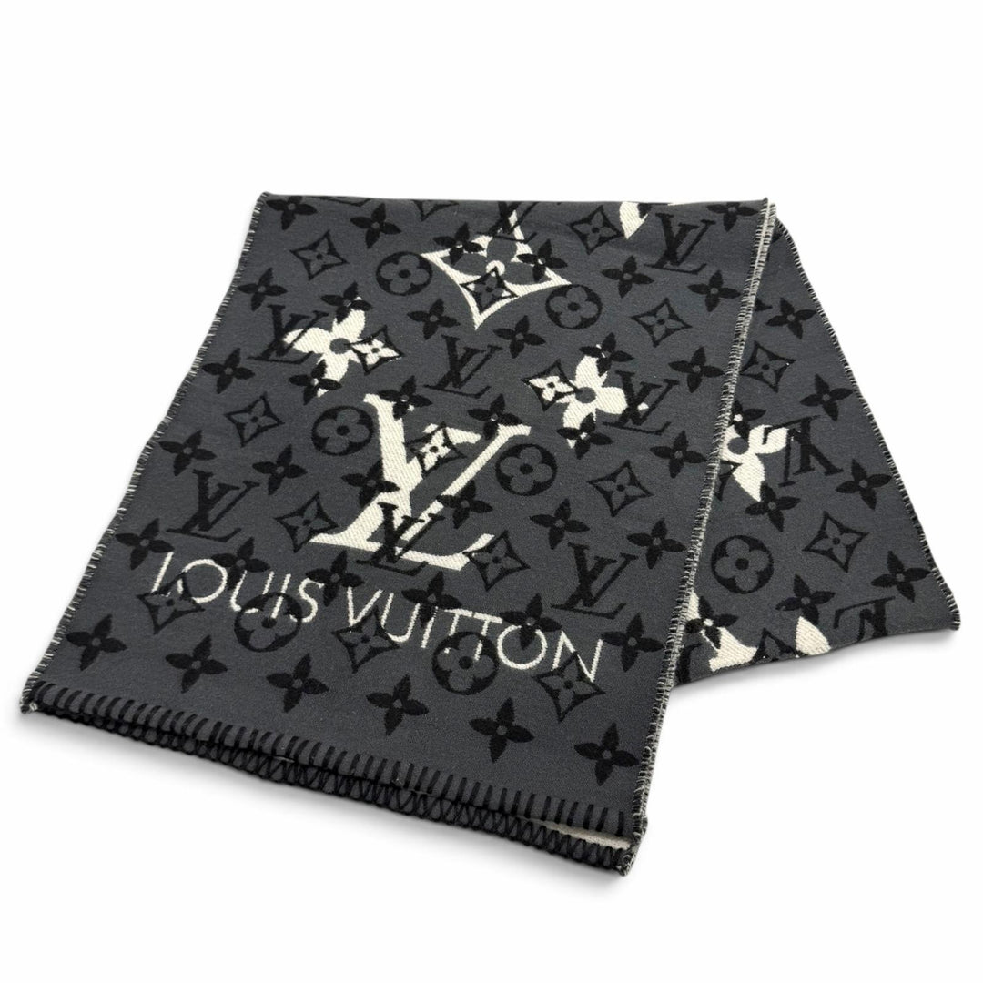 Great LOUIS VUITTON Scarf Echarpe All You Need Monogram gray wool Women M76377
