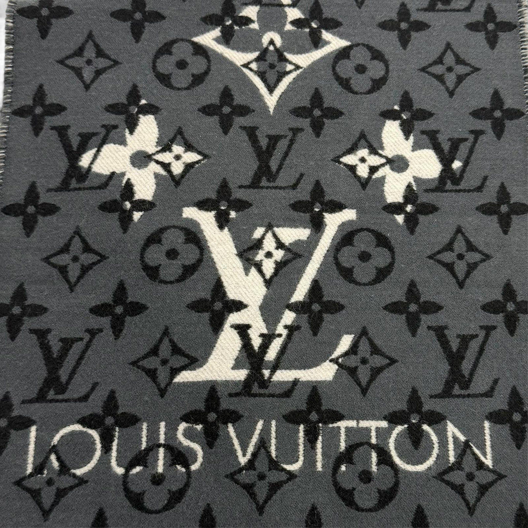 Great LOUIS VUITTON Scarf Echarpe All You Need Monogram gray wool Women M76377