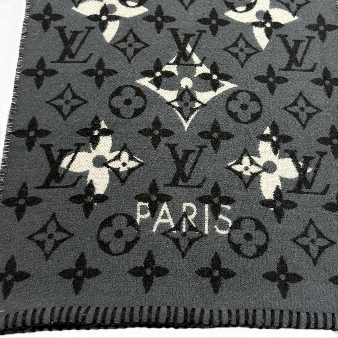 Great LOUIS VUITTON Scarf Echarpe All You Need Monogram gray wool Women M76377