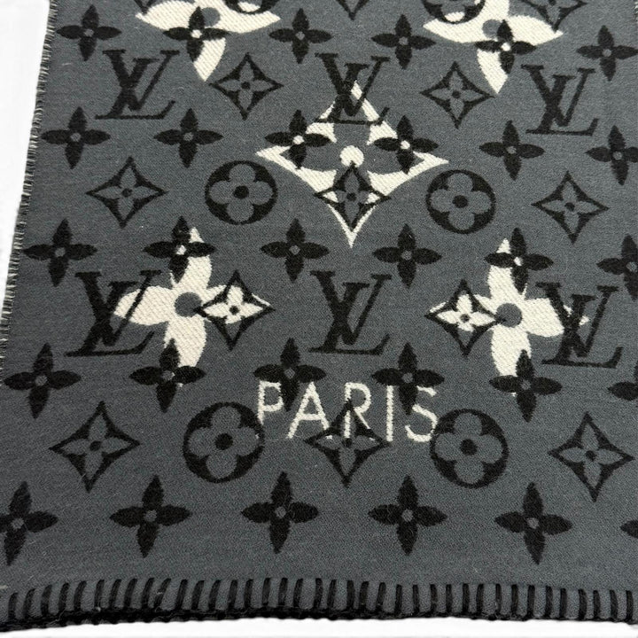 Great LOUIS VUITTON Scarf Echarpe All You Need Monogram gray wool Women M76377