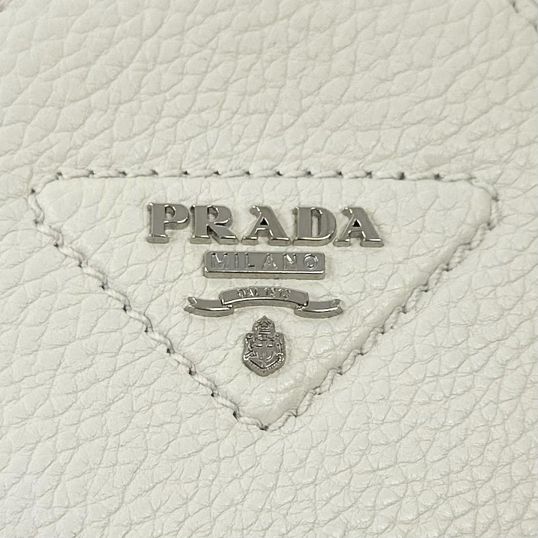 Excellent PRADA Coin case Vitello Daino Triangle Logo Round white leather 1MM006