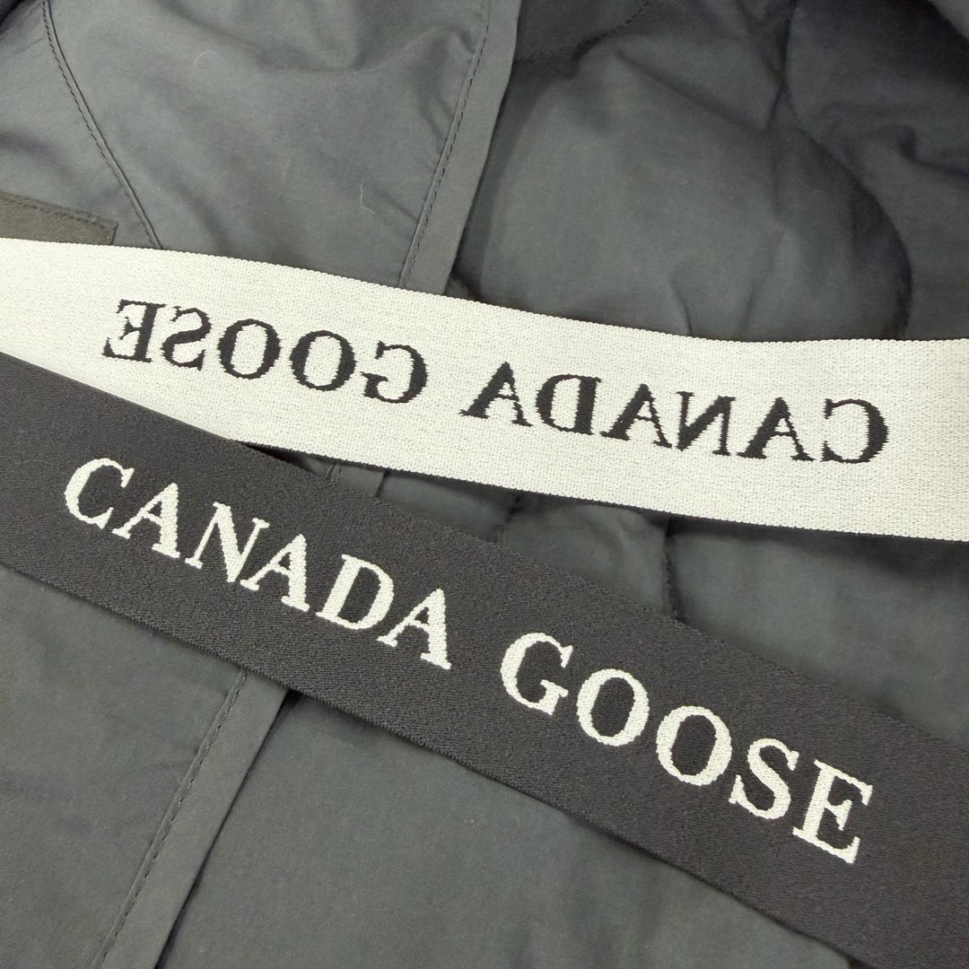 Great CANADA GOOSE down coat Meyfield included. Japan-exclusive XS 3595W