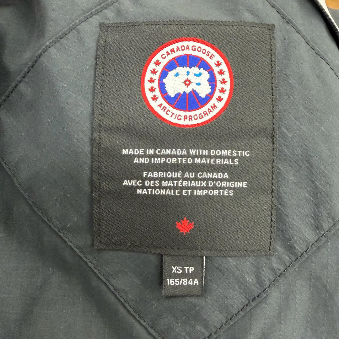 Great CANADA GOOSE down coat Meyfield included. Japan-exclusive XS 3595W