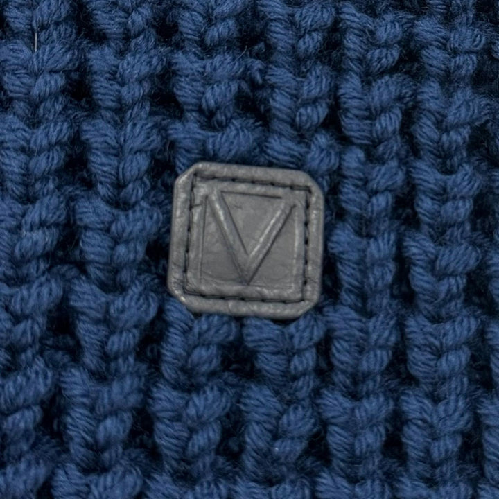 Great LOUIS VUITTON knit Waffle knit V-neck slit Gaston V leather patch