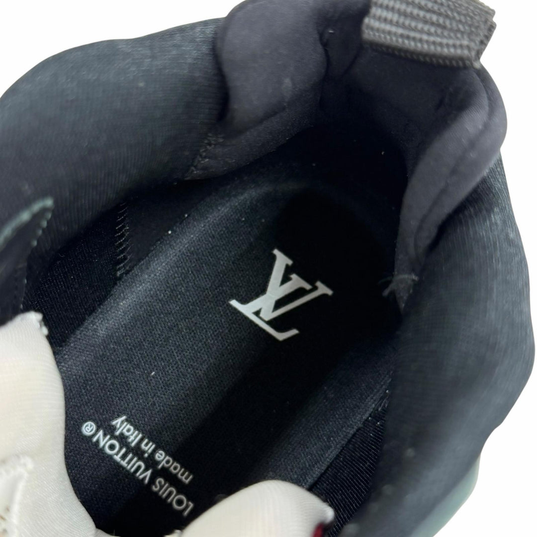 Pristine LOUIS VUITTON High cut sneakers LV Trainer 2 Line white leather 8.5