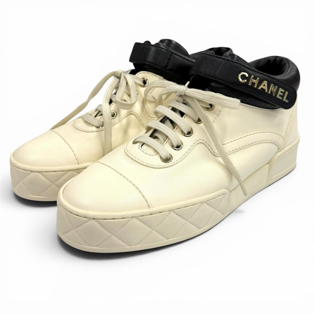 Great CHANEL sneakers COCO Mark Leather Shoes with Metal Logo 38.5 G34967