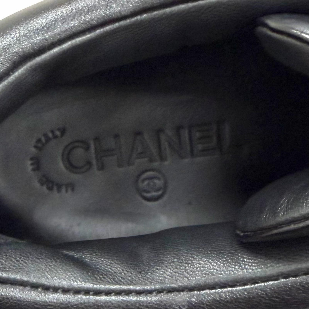 Great CHANEL sneakers COCO Mark Leather Shoes with Metal Logo 38.5 G34967