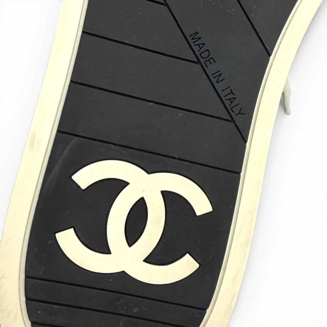 Great CHANEL sneakers COCO Mark Leather Shoes with Metal Logo 38.5 G34967