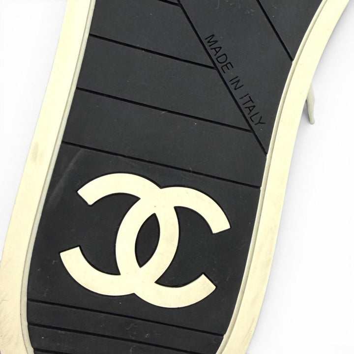 Great CHANEL sneakers COCO Mark Leather Shoes with Metal Logo 38.5 G34967