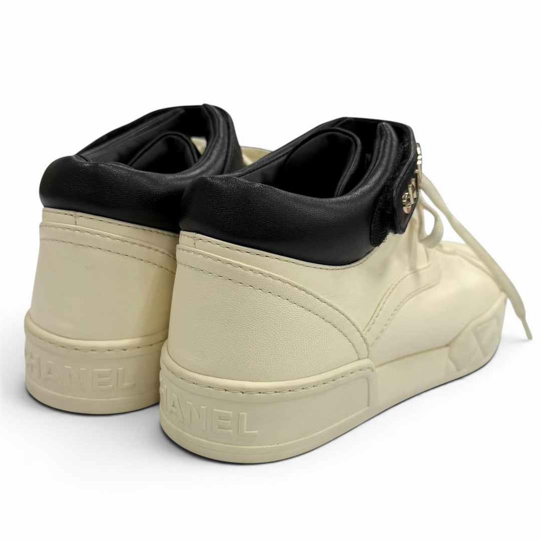Great CHANEL sneakers COCO Mark Leather Shoes with Metal Logo 38.5 G34967