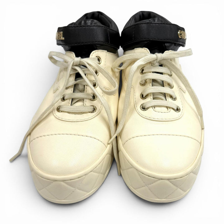 Great CHANEL sneakers COCO Mark Leather Shoes with Metal Logo 38.5 G34967