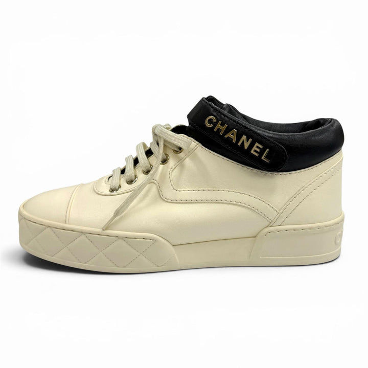 Great CHANEL sneakers COCO Mark Leather Shoes with Metal Logo 38.5 G34967