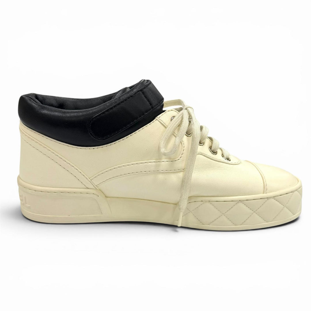 Great CHANEL sneakers COCO Mark Leather Shoes with Metal Logo 38.5 G34967