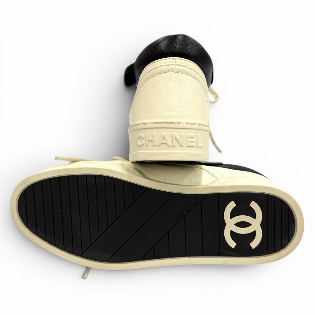 Great CHANEL sneakers COCO Mark Leather Shoes with Metal Logo 38.5 G34967