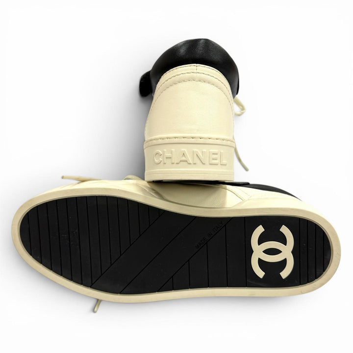 Great CHANEL sneakers COCO Mark Leather Shoes with Metal Logo 38.5 G34967
