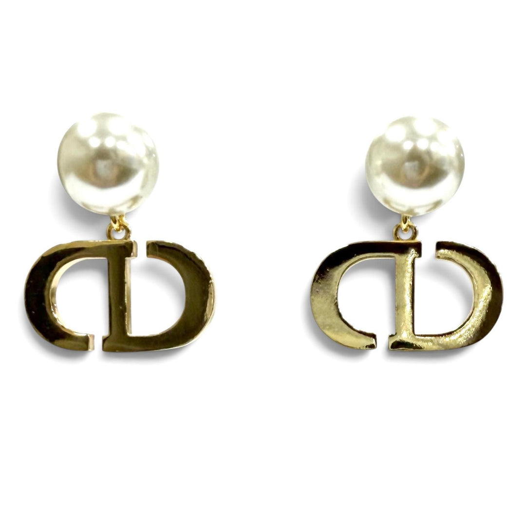 Pristine DIOR Pierce Dior Tribales Pierce CD Crystal Logo Pearl white Women