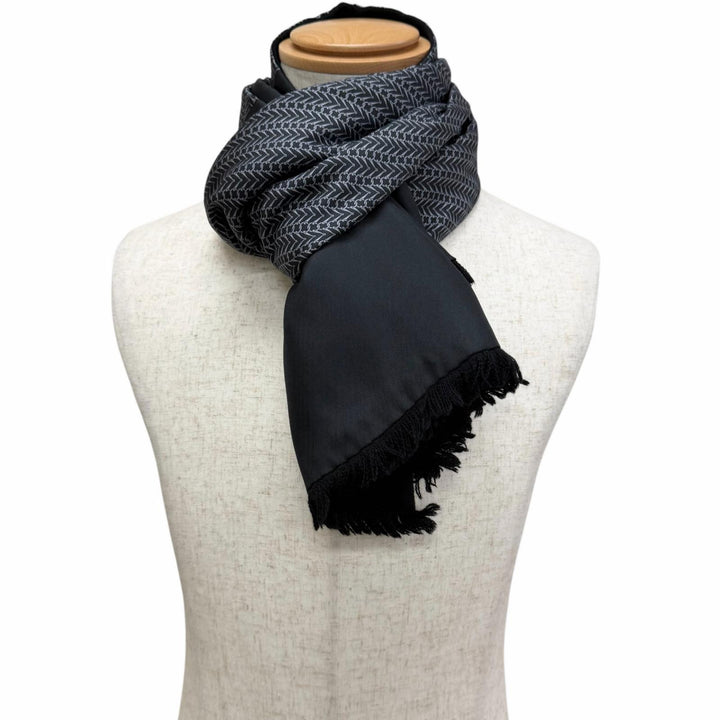 Great HERMES Scarf Metal all-over print fringe shawl black silk mens