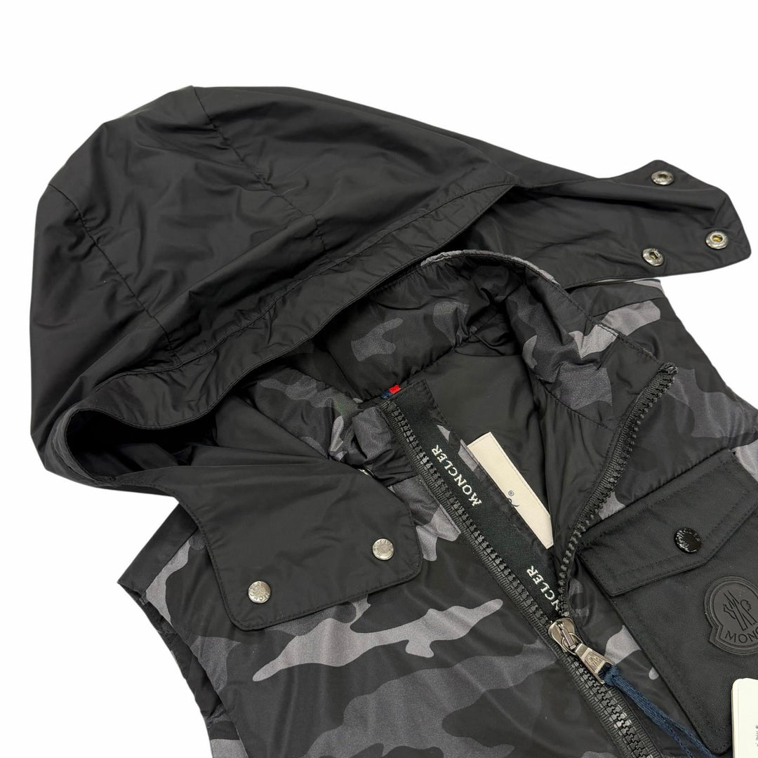 Pristine MONCLER Down vest DRUMS GILET Logo patch, camouflage pattern Kids