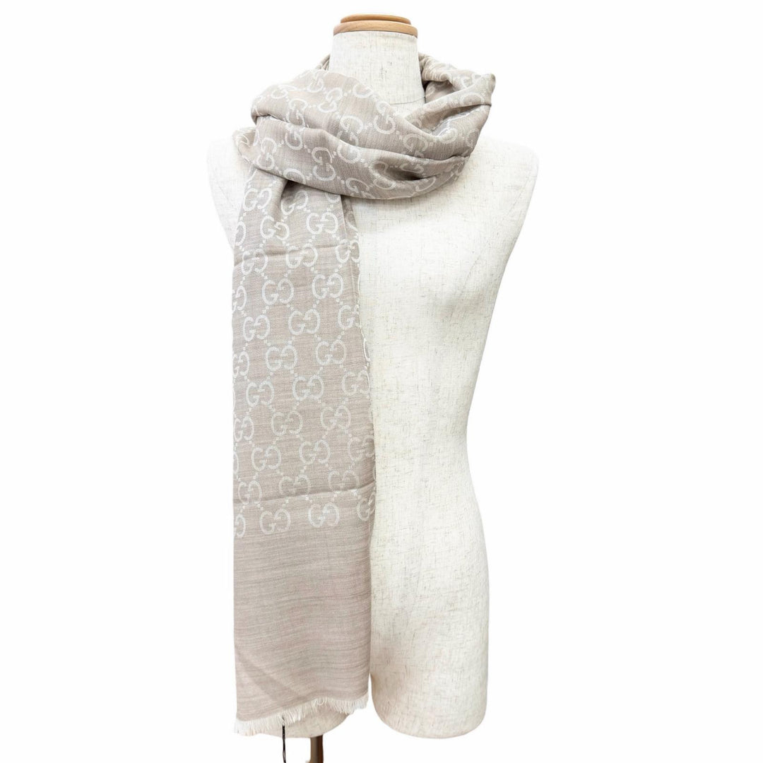 Pristine GUCCI Stall GG Jacquard Mini Fringe Shawl beige wool Women 165904 3G646