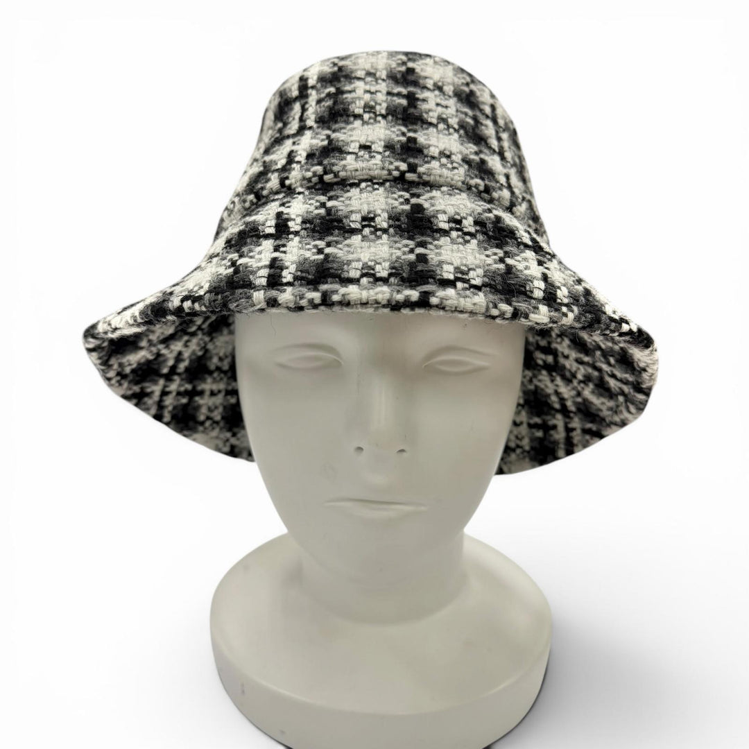Great CHANEL hat black wool Women S