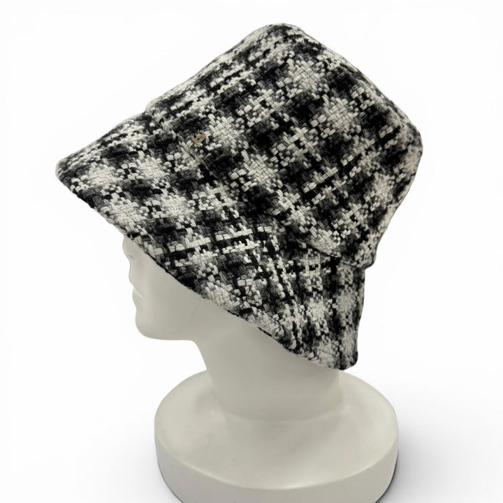 Great CHANEL hat black wool Women S