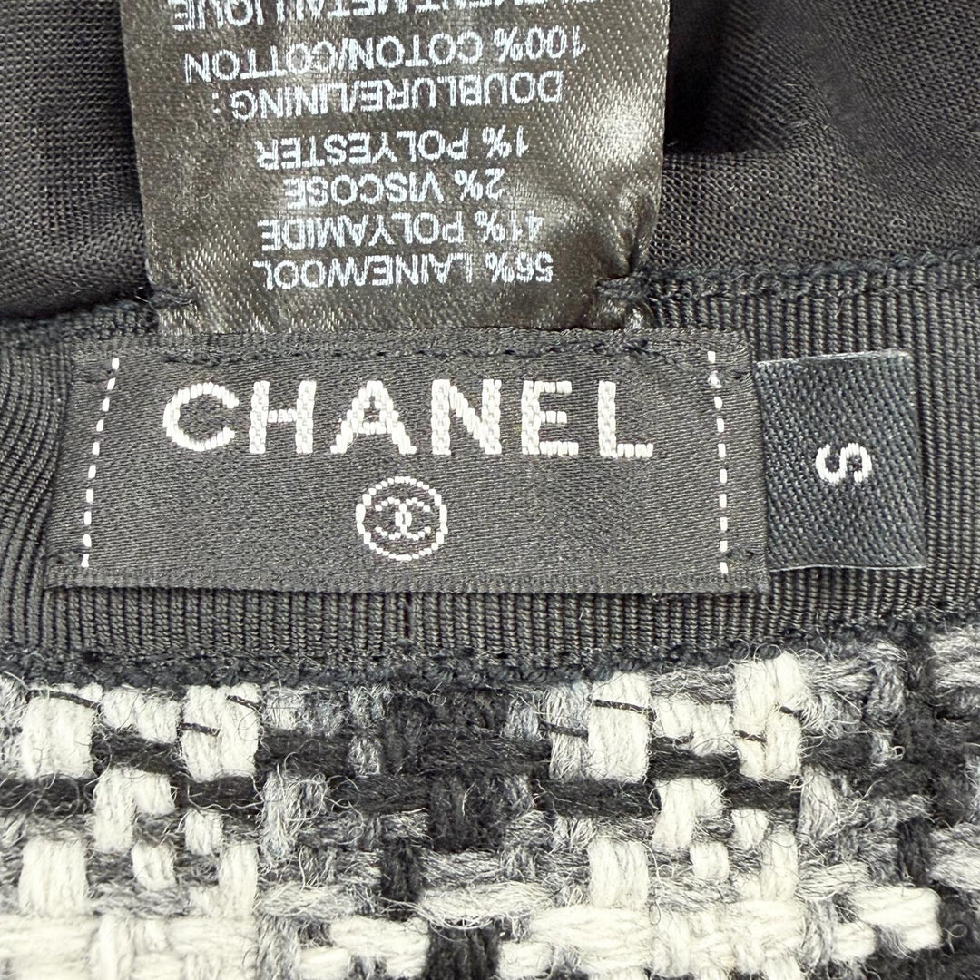 Great CHANEL hat black wool Women S