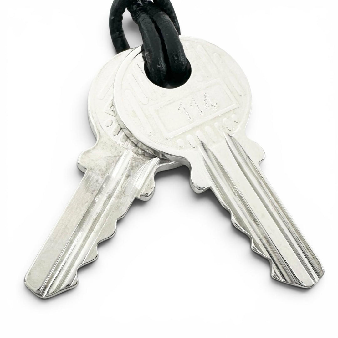 Excellent HERMES Cadena H logo engraved, set of 2 keys, number 114. Silver