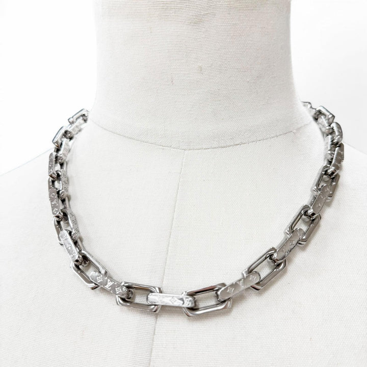 Great LOUIS VUITTON Necklace Collier Chain Monogram Silver mens M00307