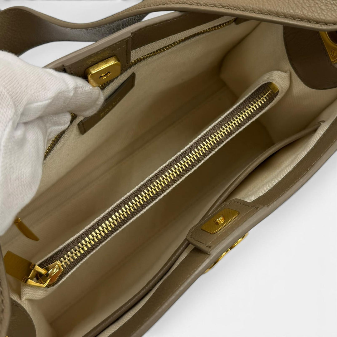 Excellent BALLY Shoulder Bag TRAPEZE SOFT Gold Metal Leather leather