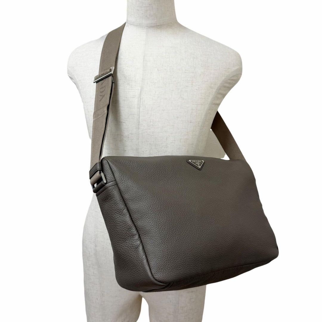 Excellent PRADA Shoulder Bag Triangle logo Gurege Vittero Dino Leather