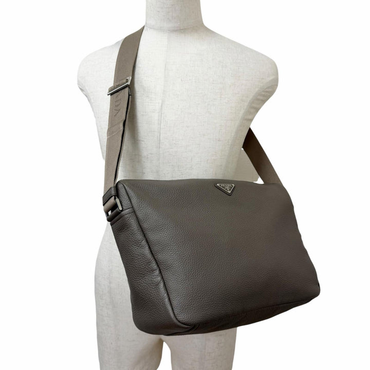 Excellent PRADA Shoulder Bag Triangle logo Gurege Vittero Dino Leather