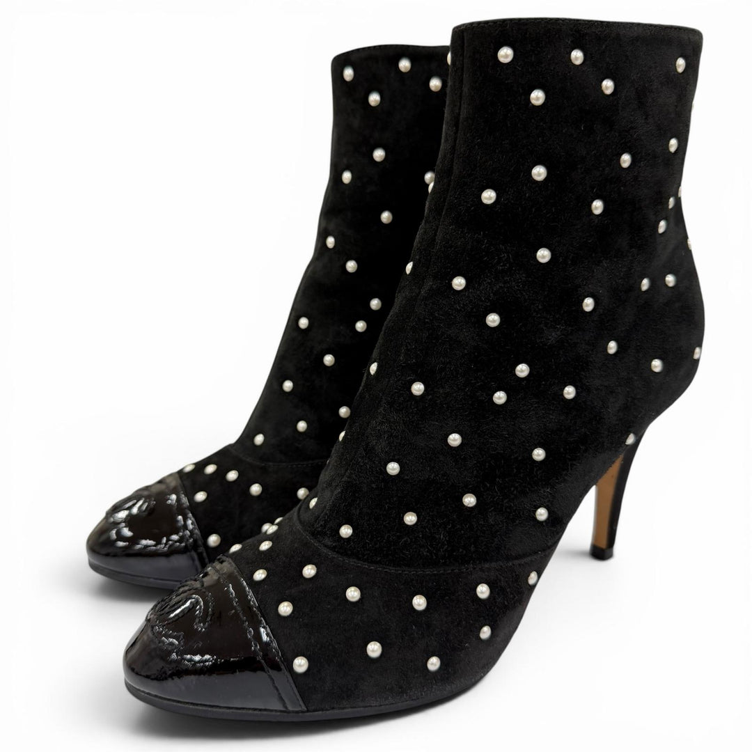 Great CHANEL boots COCO Mark Pearl Decoration black Suede leather 35 G33426