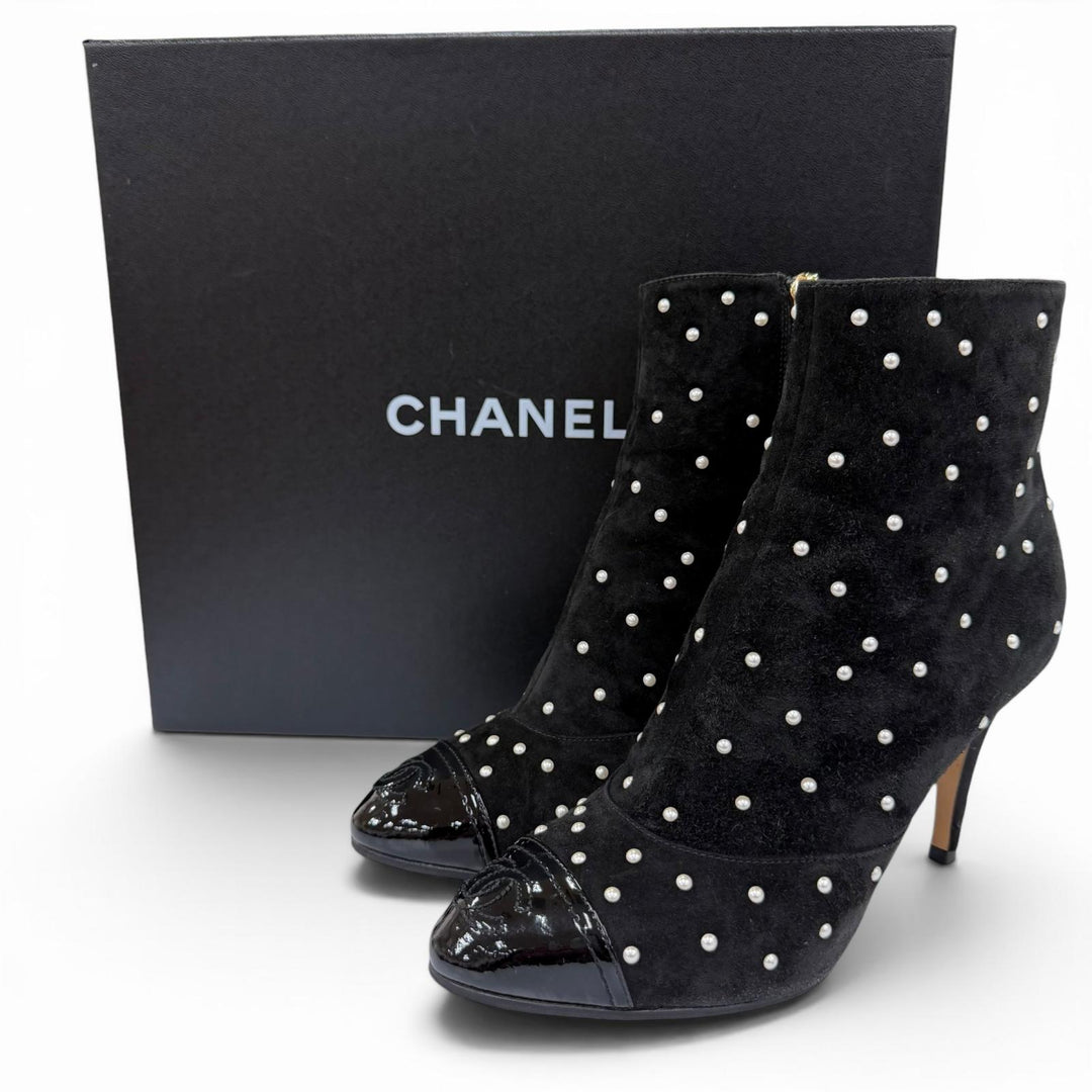 Great CHANEL boots COCO Mark Pearl Decoration black Suede leather 35 G33426