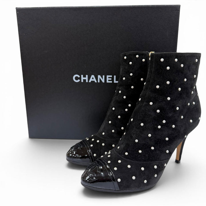 Great CHANEL boots COCO Mark Pearl Decoration black Suede leather 35 G33426