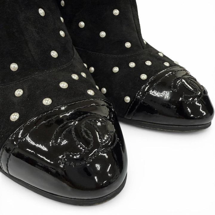 Great CHANEL boots COCO Mark Pearl Decoration black Suede leather 35 G33426