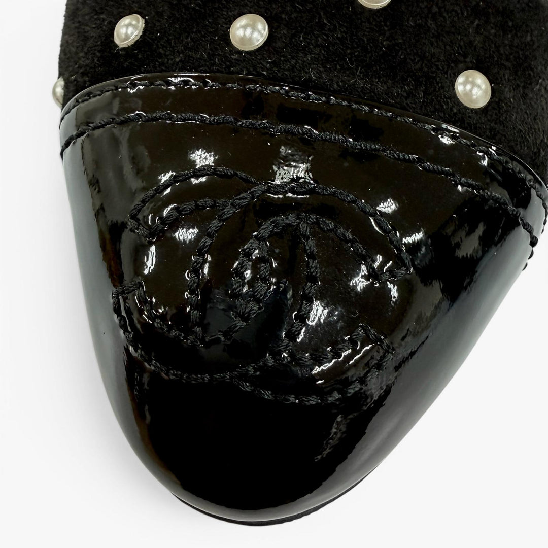 Great CHANEL boots COCO Mark Pearl Decoration black Suede leather 35 G33426