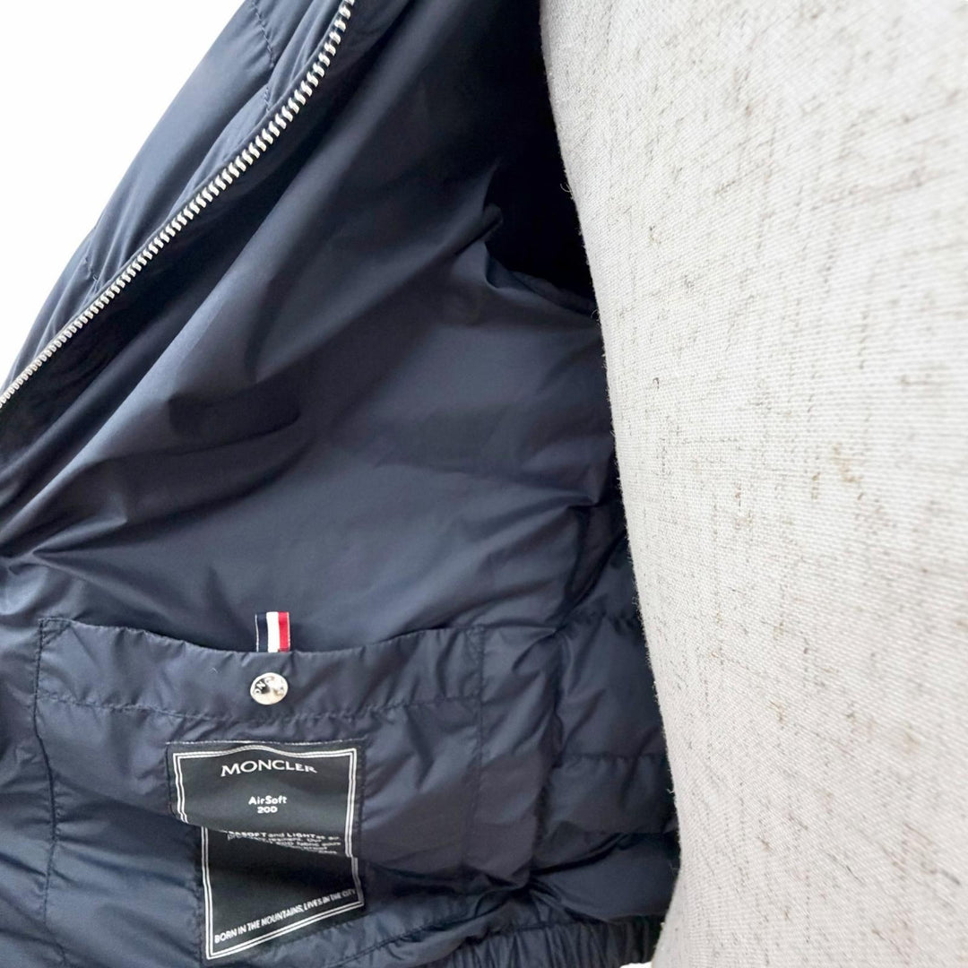 Great MONCLER Down jacket SESTRIERE Logo leather patch, hooded short Navy 0