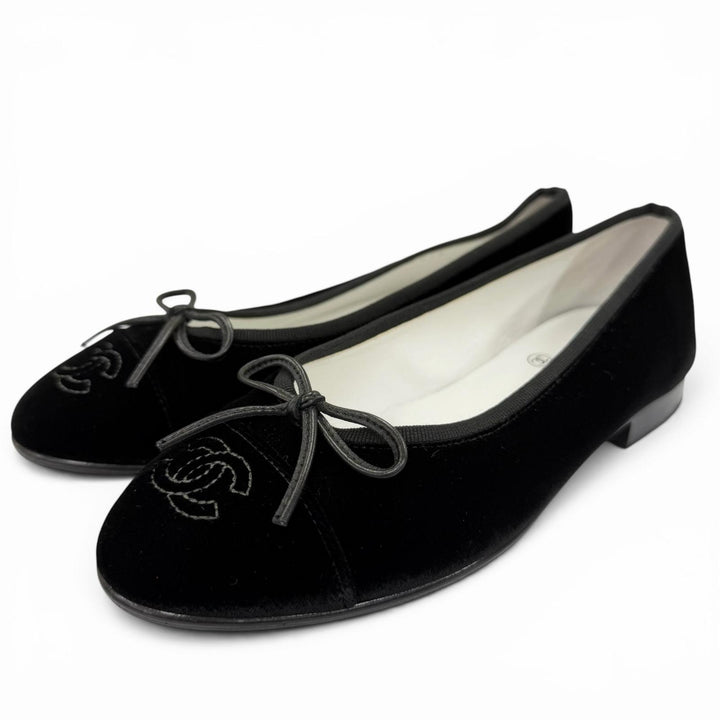 Excellent CHANEL ballerina Métiers d'Art Collection COCO Mark 35 22B G02819