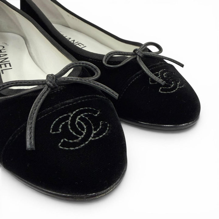 Excellent CHANEL ballerina Métiers d'Art Collection COCO Mark 35 22B G02819