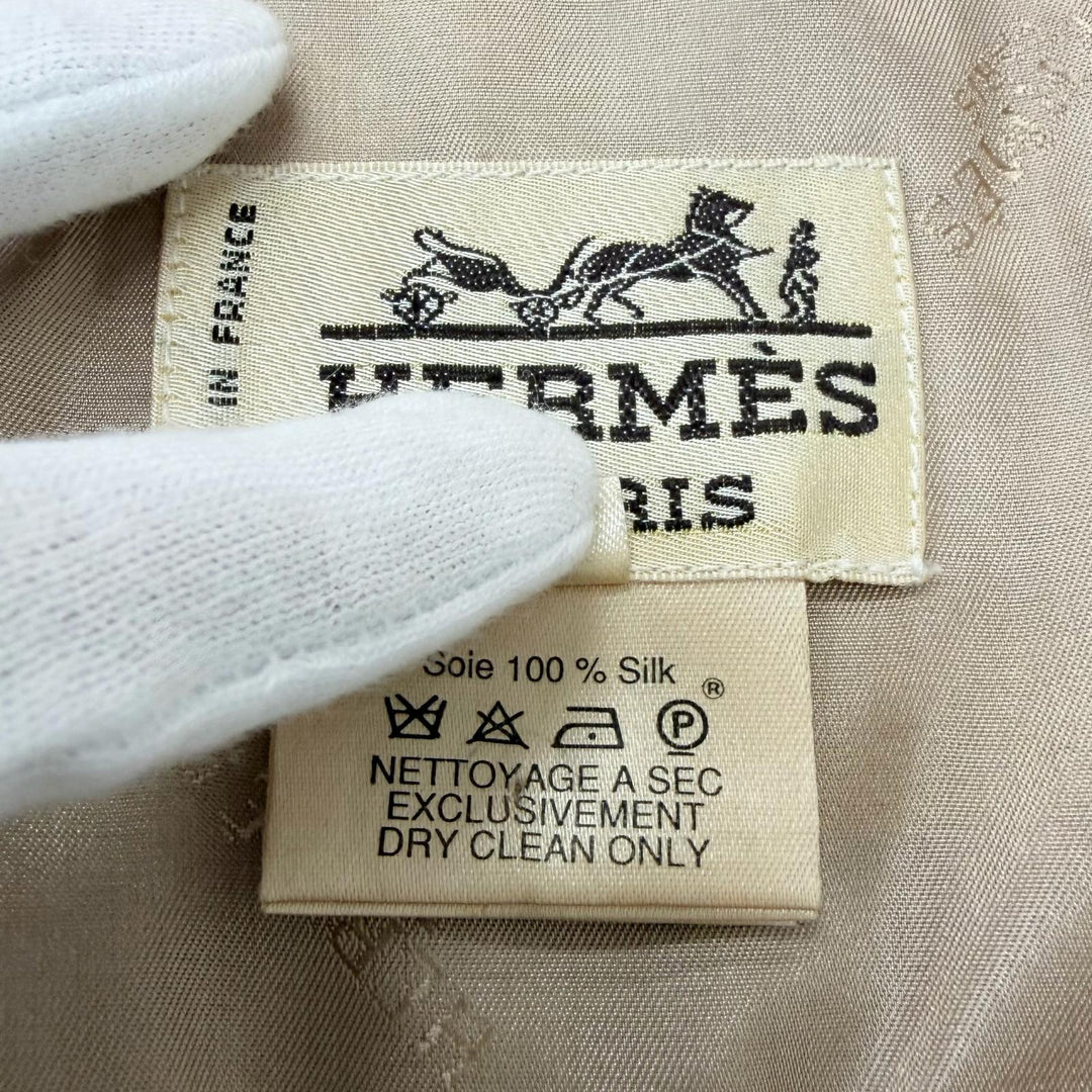 Excellent HERMES Best Horse formal wear, logo buttons, quilted. beige