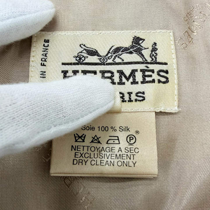 Excellent HERMES Best Horse formal wear, logo buttons, quilted. beige
