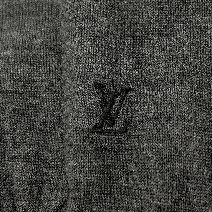 Excellent LOUIS VUITTON knit LV embroidery V-neck gray wool mens XS