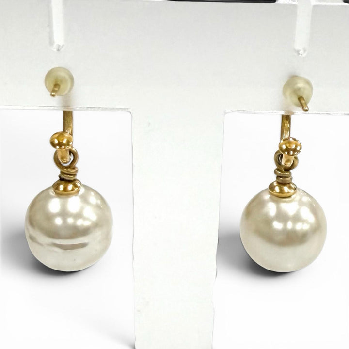 Great CHANEL Pierce COCO Mark Pearl white Women