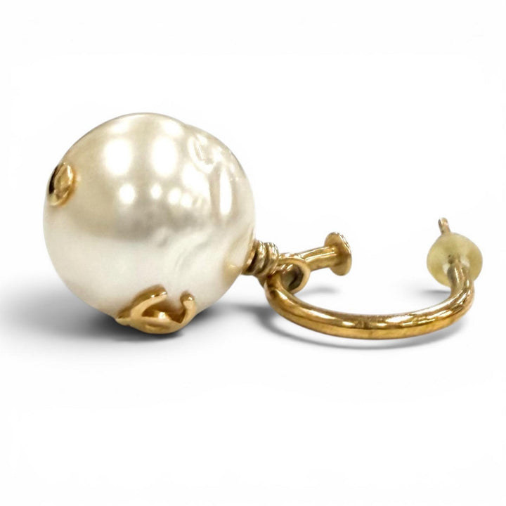 Great CHANEL Pierce COCO Mark Pearl white Women