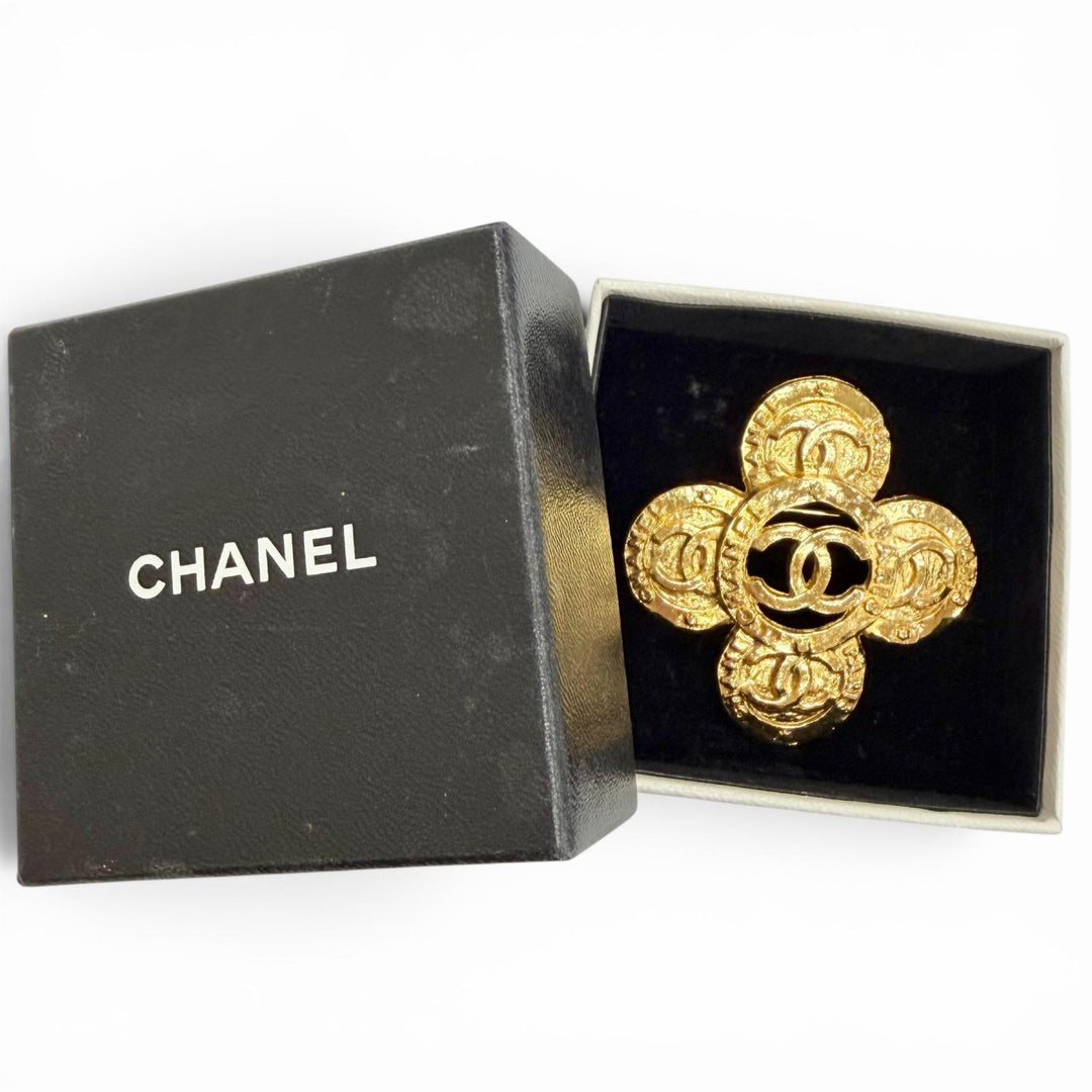 Excellent CHANEL Brooch COCO Mark Flower motif gold Women 28
