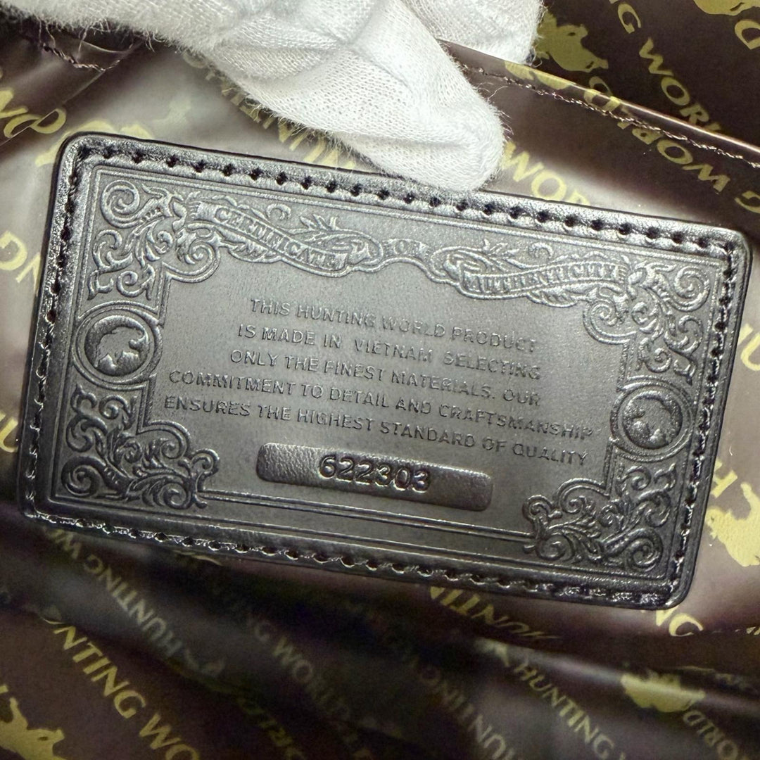 Excellent HUNTING WORLD Shoulder Bag Purchased in 2025: 2-way leather handbag