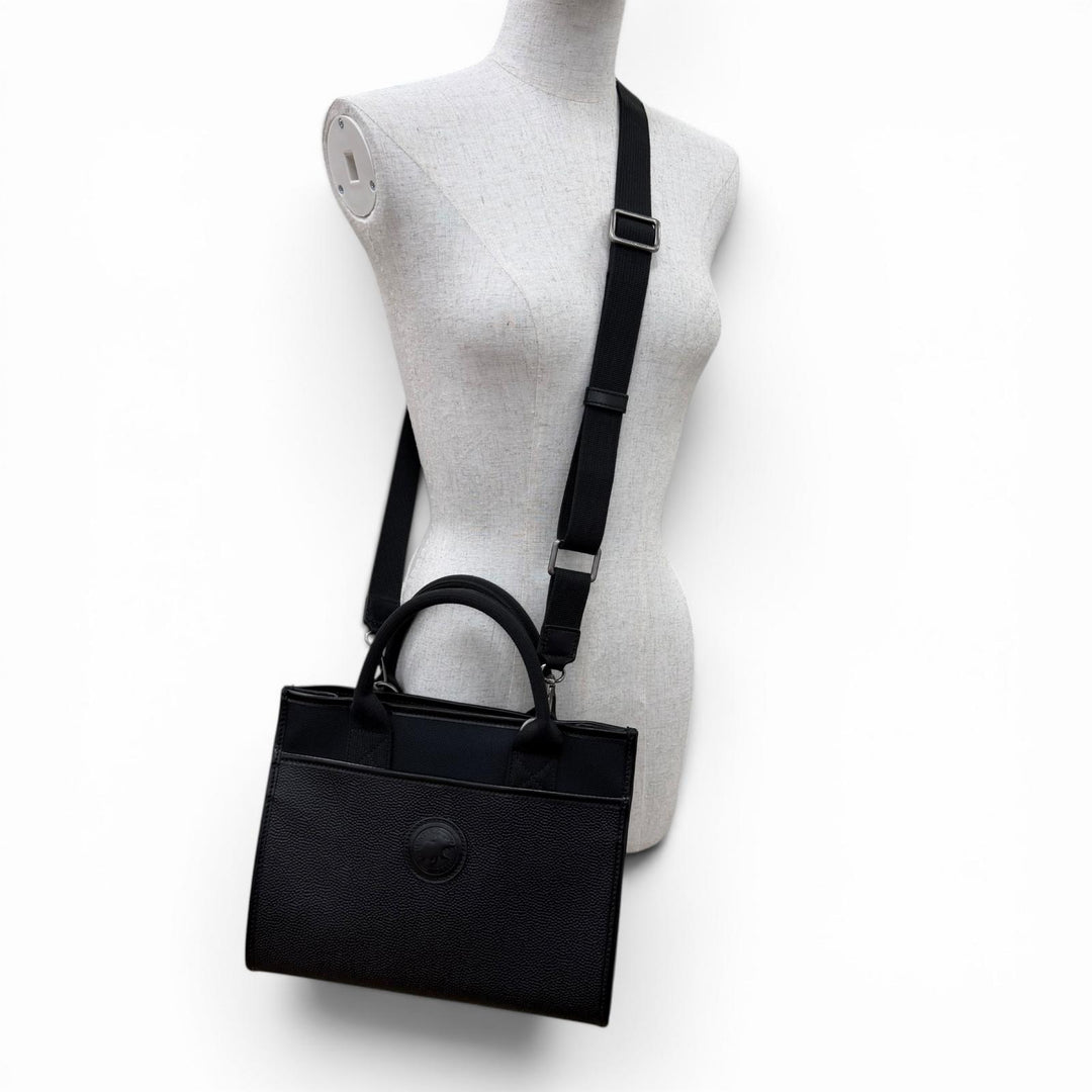 Excellent HUNTING WORLD Shoulder Bag Purchased in 2025: 2-way leather handbag