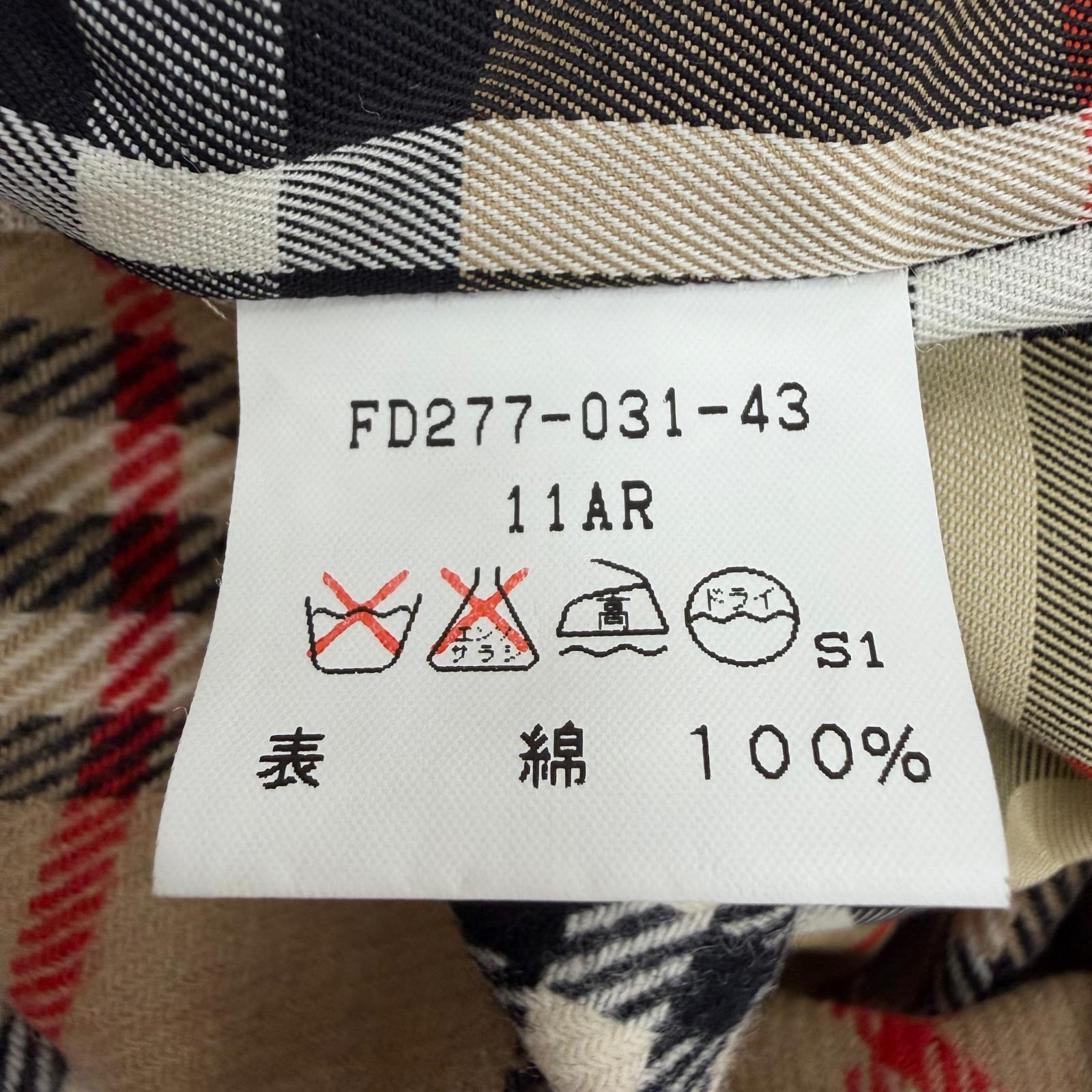 Pristine BURBERRY LONDON coat Nova check pattern lining, with wool